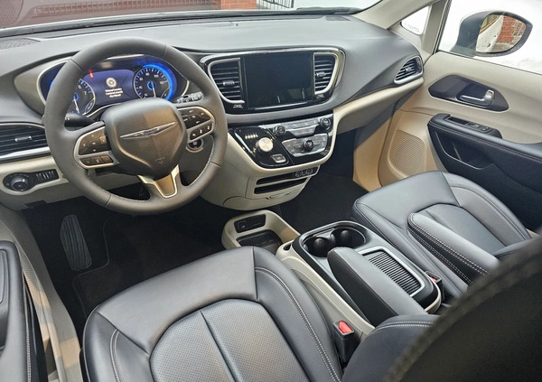 Chrysler Pacifica cena 202827 przebieg: 6654, rok produkcji 2023 z Mrozy małe 301